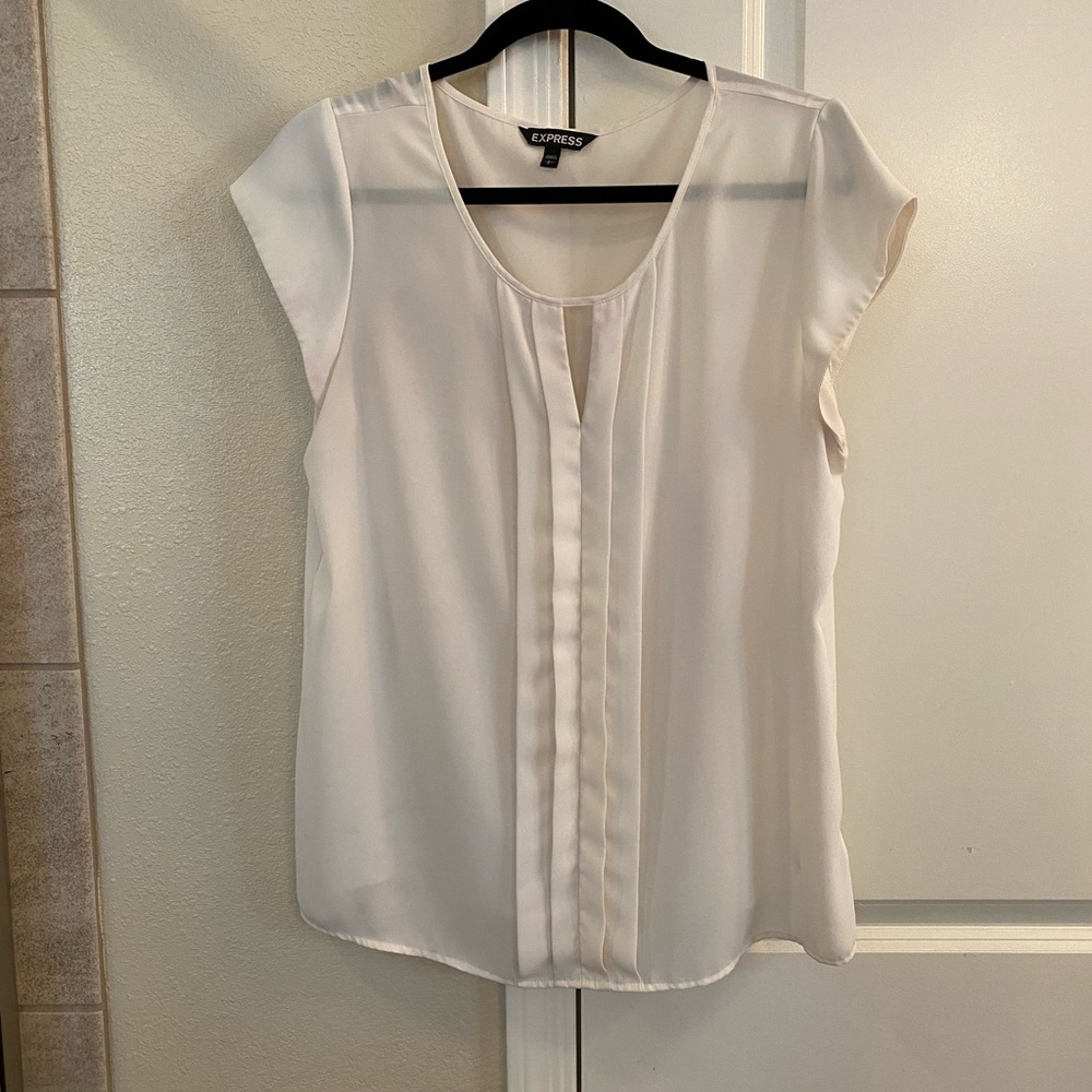 Express top. White. L